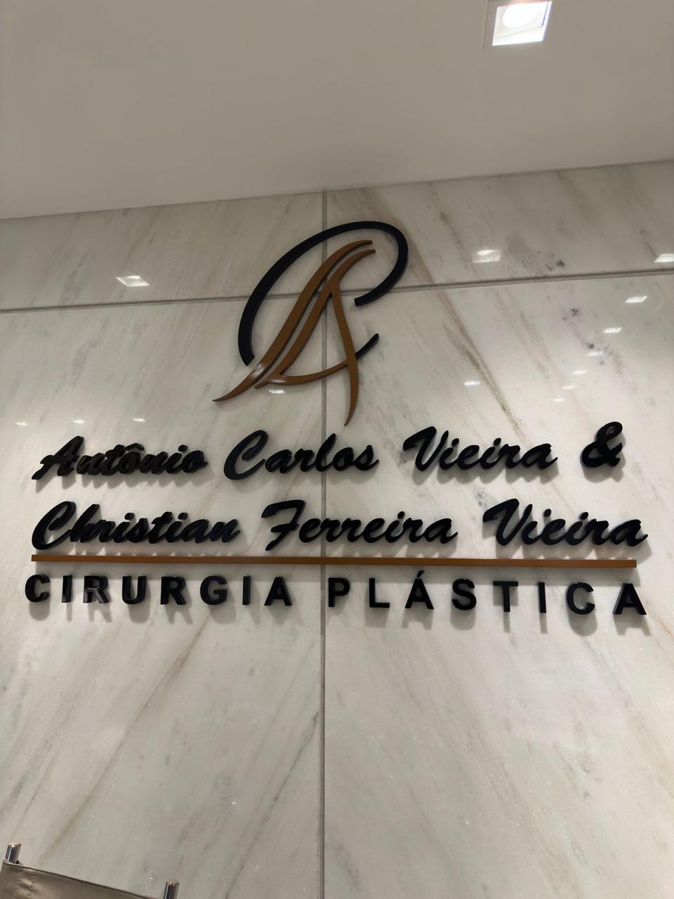 Logotipo e ambiente do consultório do Dr. Antônio Carlos Vieira